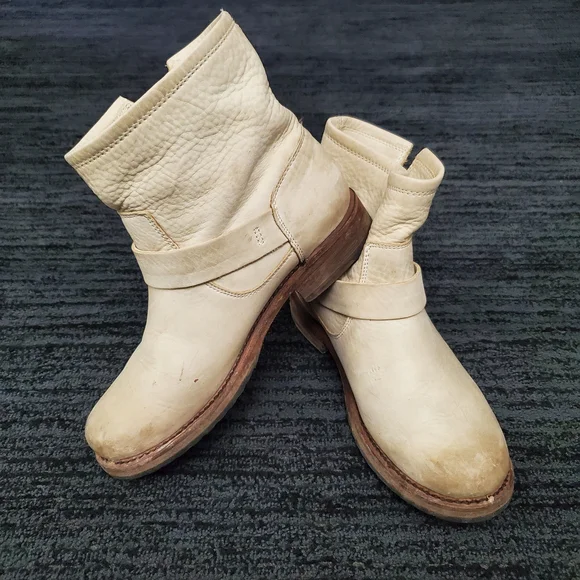 FRYE Size 6 Cream/Natural Veronica Full Grain Leather Moto Ankle Bootie - Picture 2 of 8